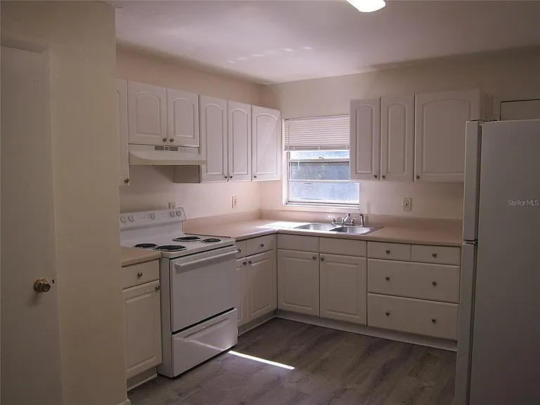 37 NE 21st Ter #B — Photo 9