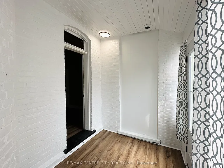 81 Curtis St #1 — Photo 2