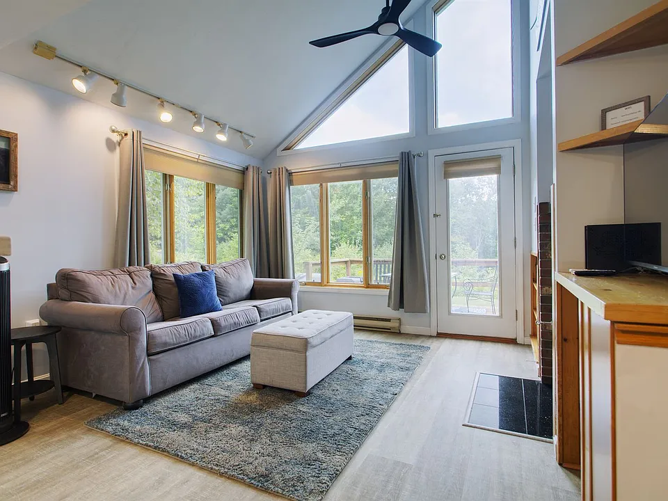 6 Bear Ridge Rd #4