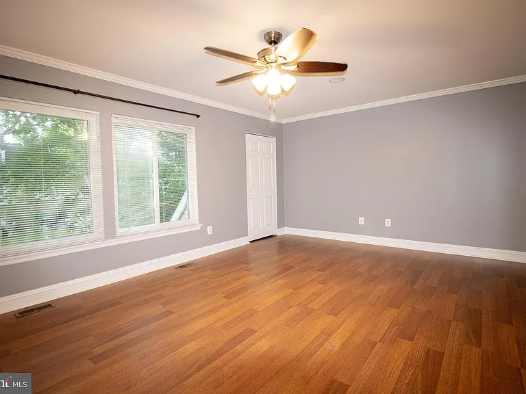 1127 Thackary Ct — Photo 14