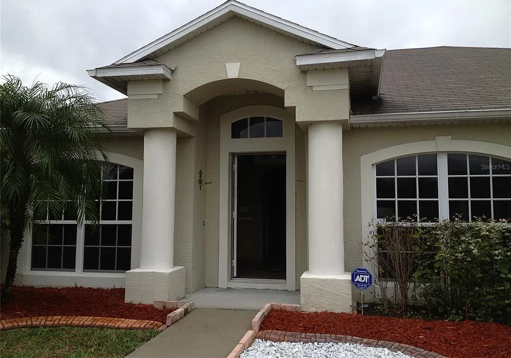 4 bed, 2.0 bath, 2145 sqft, $2,700 — Photo 2
