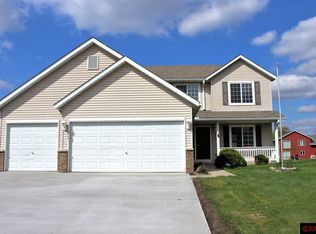 817 Tanager Rd, Mankato, MN 56001