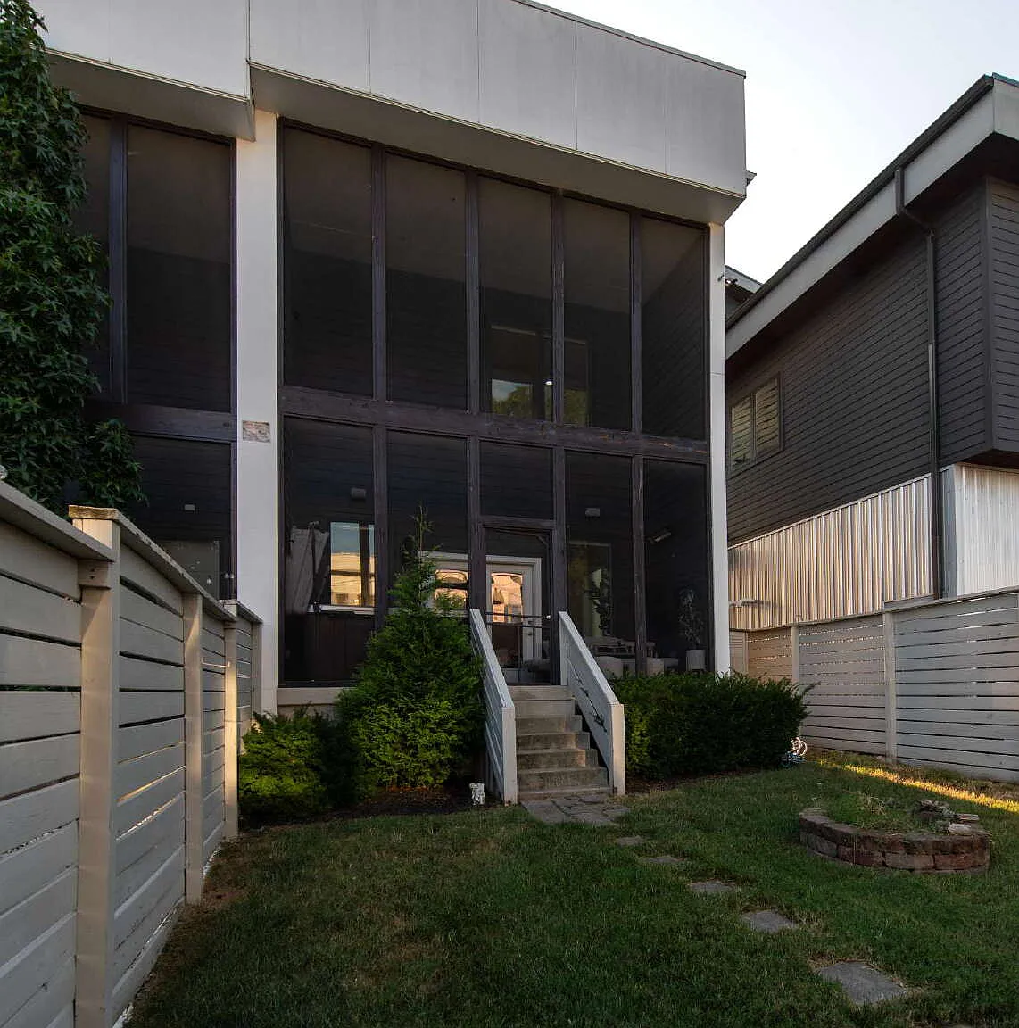 3 bed, 4.0 bath, 2788 sqft, $899 — Photo 2