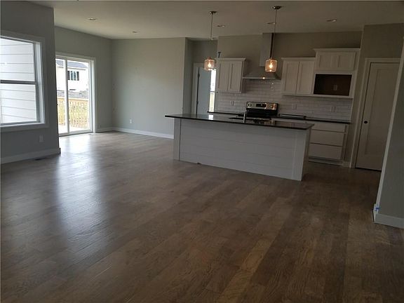 3rd image of 303 33rd St SE