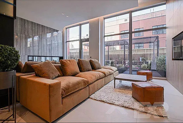 Rented by EXR | media 15