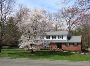 54 Woodhaven Dr, New City, NY