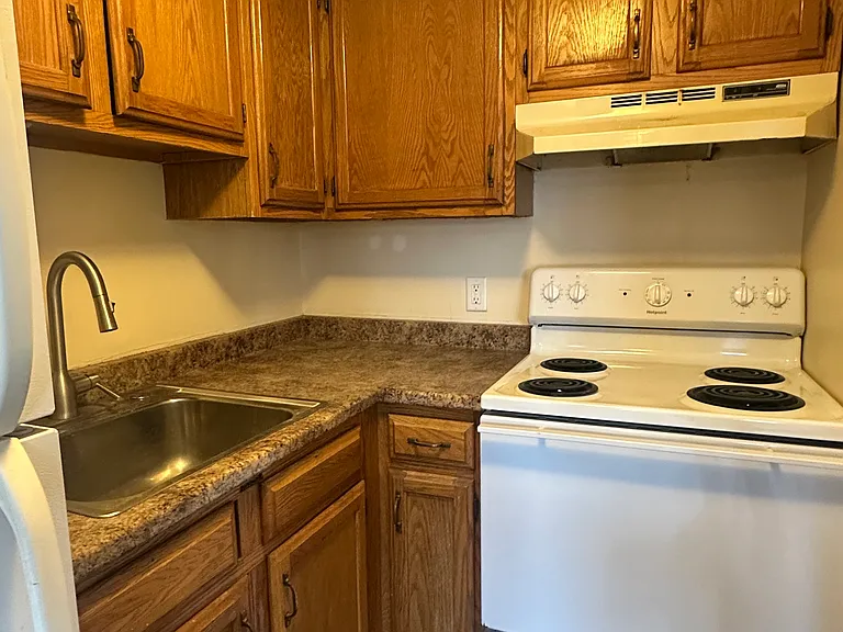 324 Main St #14 — Photo 6