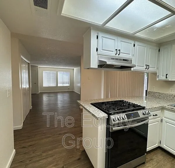 312 1/2 N Park St — Photo 11