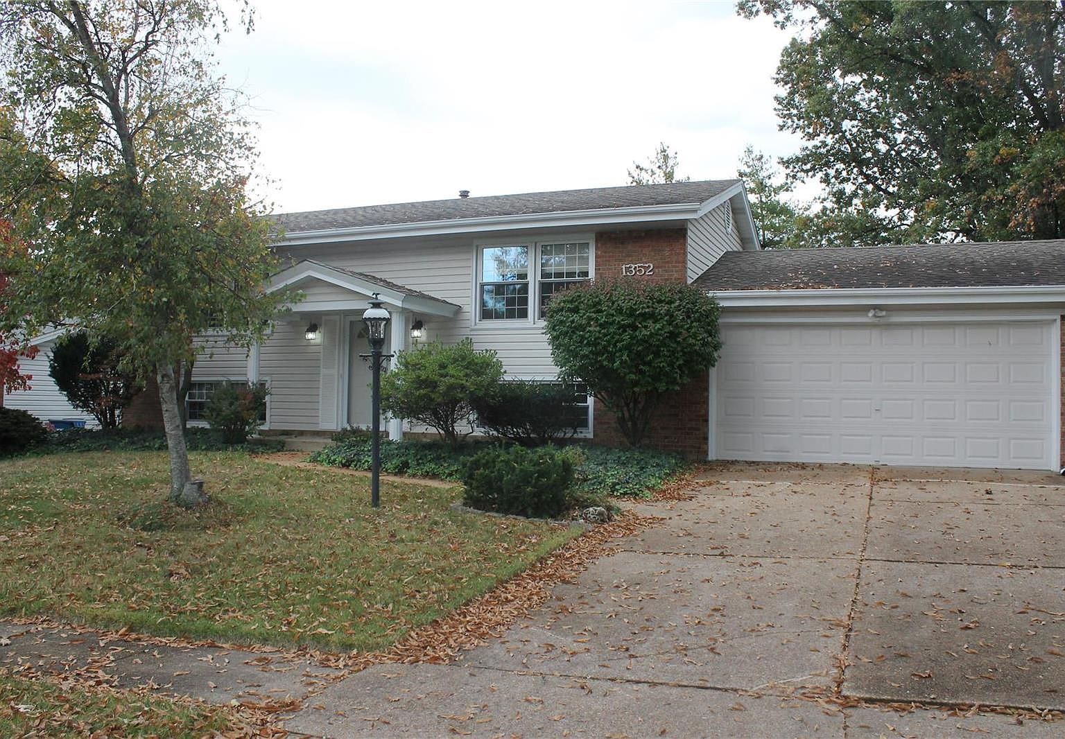 1352 Roth Hill Dr, Maryland Heights, MO 63043 Zillow