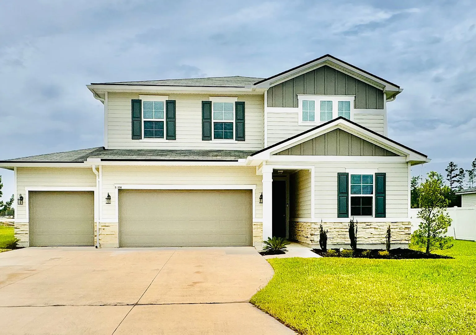 Almost new - Large 4 bedroom 3 bath home — Photo 2