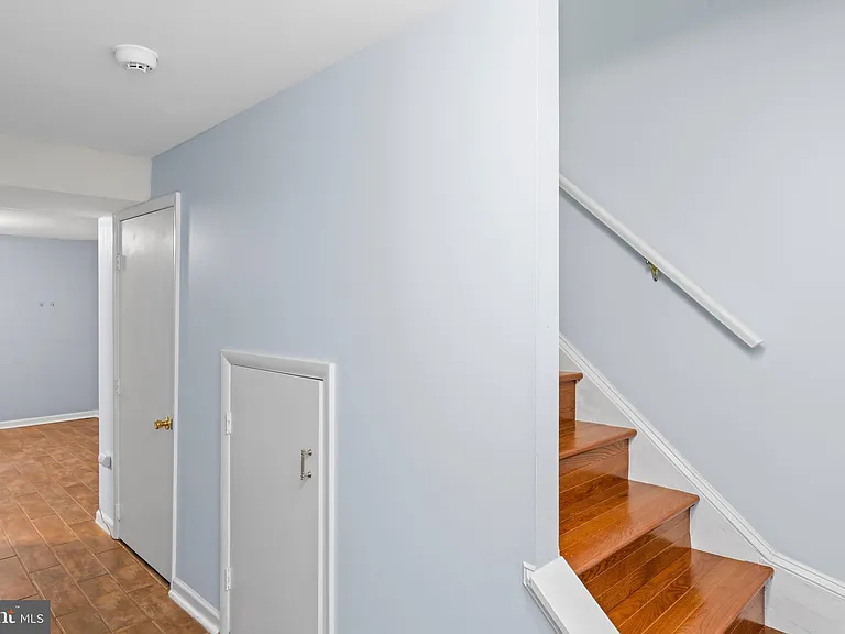 2053 Mayflower Dr — Photo 34