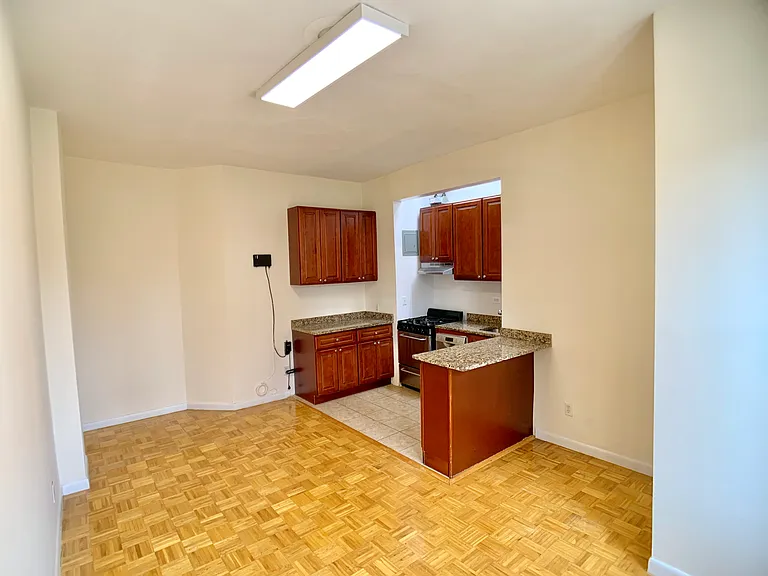 574 W End Ave #9A2 — Photo 4