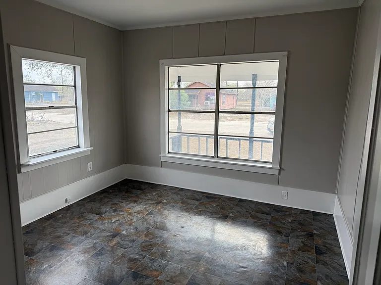 422 W Johnston Ave — Photo 12