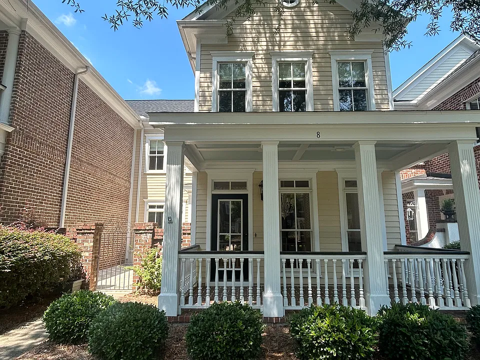 8 Rivoli Ln