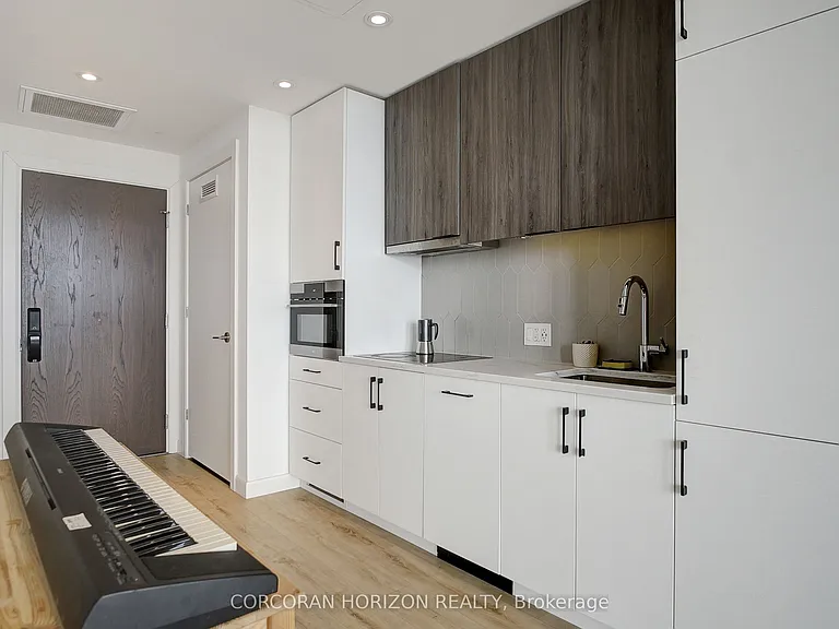 741 King St W #1710 — Photo 8