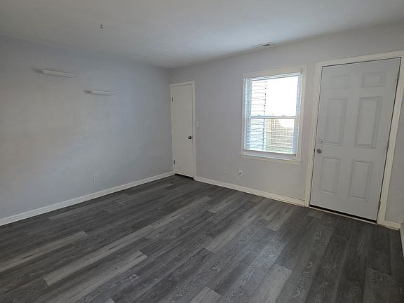 5th image of 3249 Creekside Dr #1
