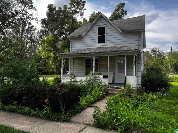 302 Spruce St, Cherokee, IA 51012