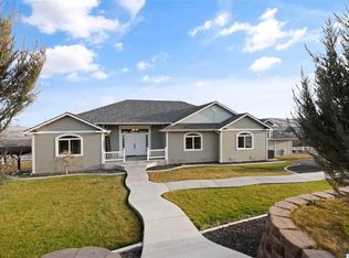 99809 E Michelle Dr, Kennewick, WA 99338