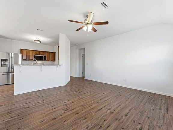 4th image of 1540 Scotland Dr