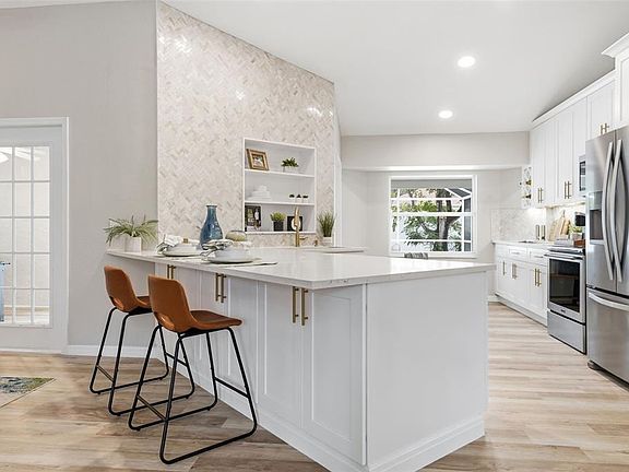 5th image of 3790 Lavilla Ave