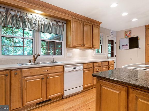 2nd image of 1172 Ramblewood Dr