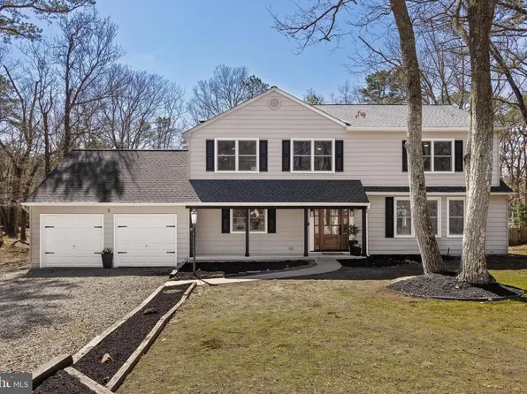 5 Woods Edge Ct, Medford, NJ 08055