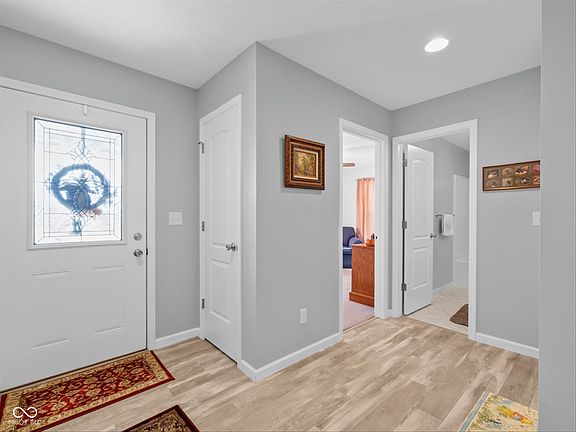 5th image of 615 W Thornridge Way