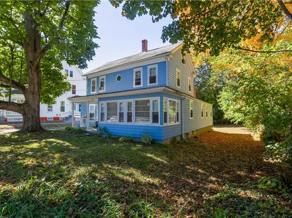 295-297 Providence St, Woonsocket, RI 02895