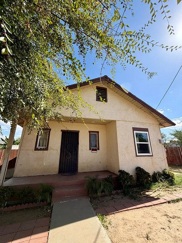2 bed, 1.0 bath, 840 sqft, $2,700 — Photo 1