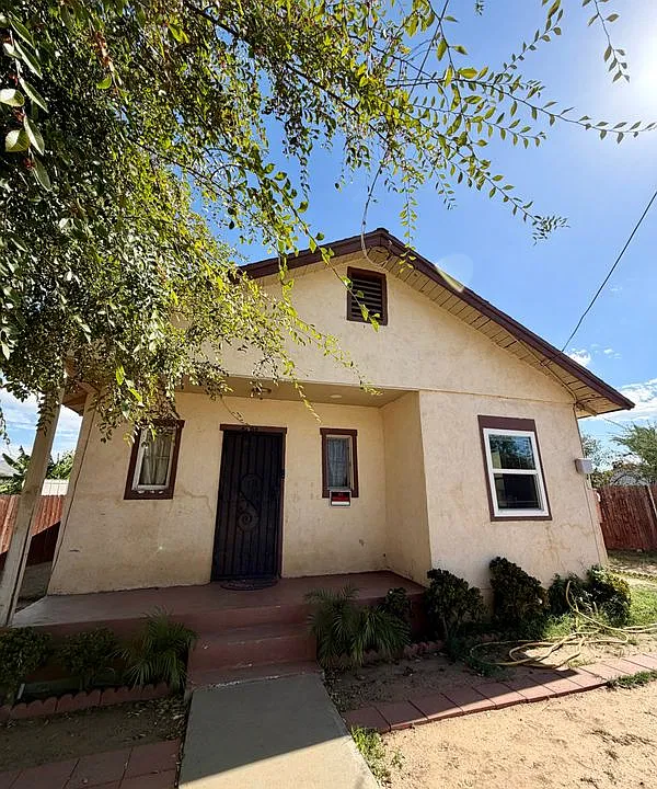 4264 Victoria Ave