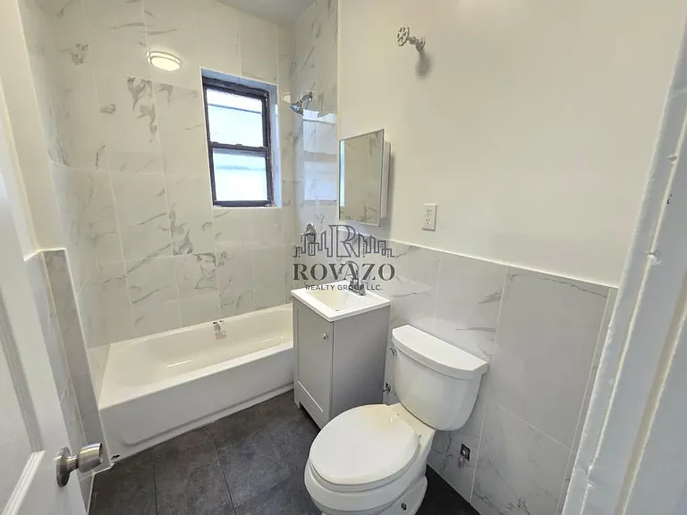 18-19 40th St #304 — Photo 2