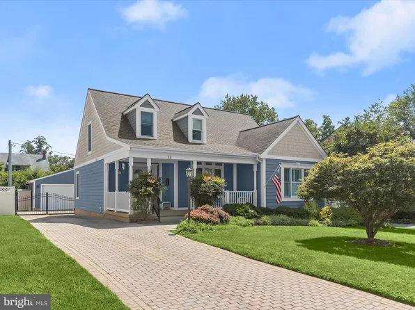 11 Locust Dr, Baltimore, MD 21228