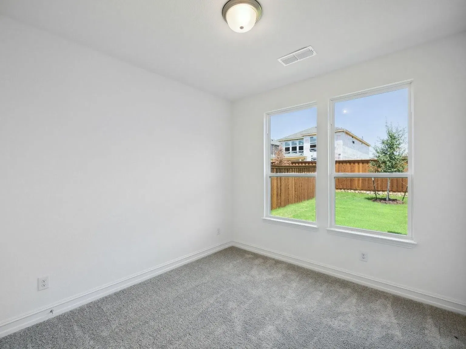 4 bed, 2107 sqft, $2,750 — Photo 2