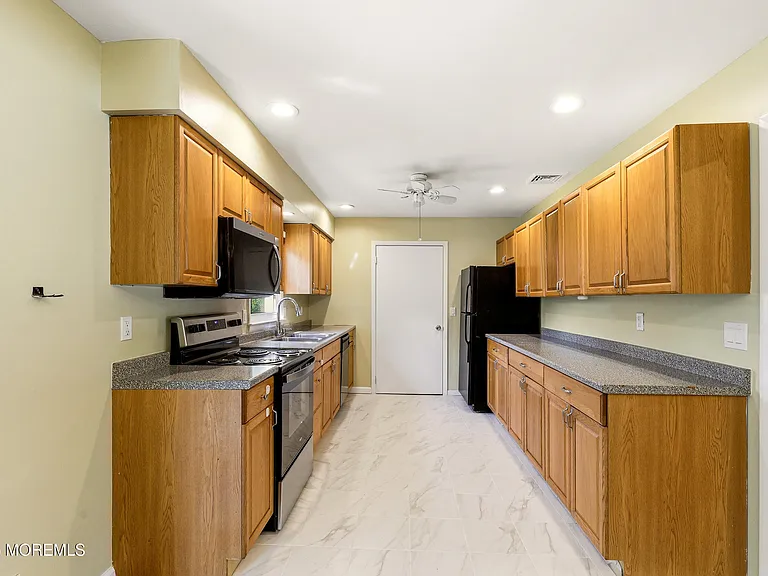 1200 Lawrence Ave — Photo 13
