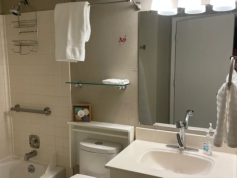201 Village Dr #20 — Photo 4