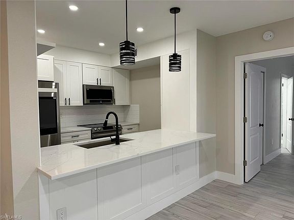 4th image of 5802 Glencove DR #304