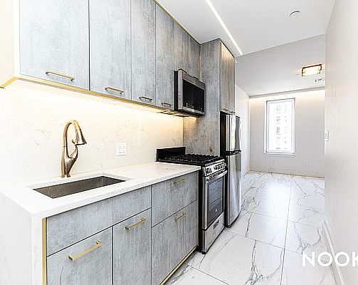 3rd image of 130 Graham Ave #4A