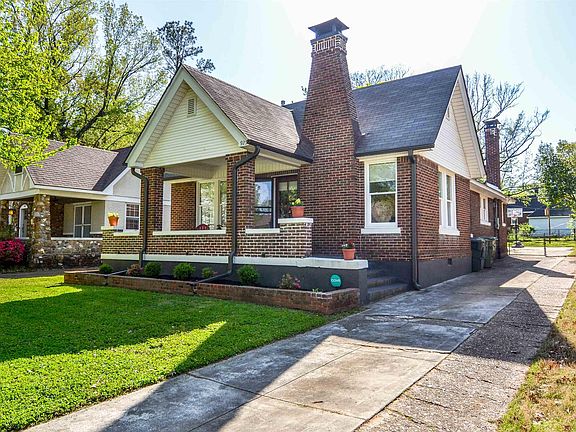 3rd image of 925 Oakmont Pl