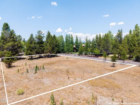 56835 Nest Pine Dr, Bend, OR 97707