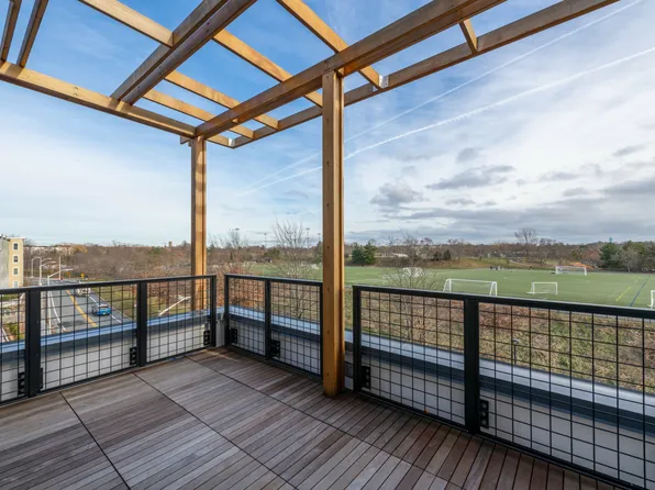 77 New St #117, Cambridge, MA 02138