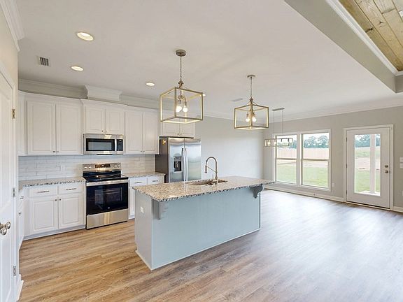4th image of 217 Tremont Cir
