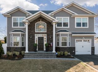 57 Candy Ln, Syosset, NY 11791