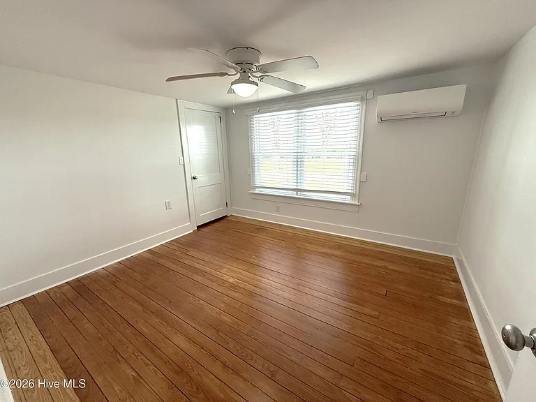 1300 Worthington Rd — Photo 12