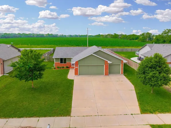 271 Sunrise Cir, Rose Hill, KS 67133