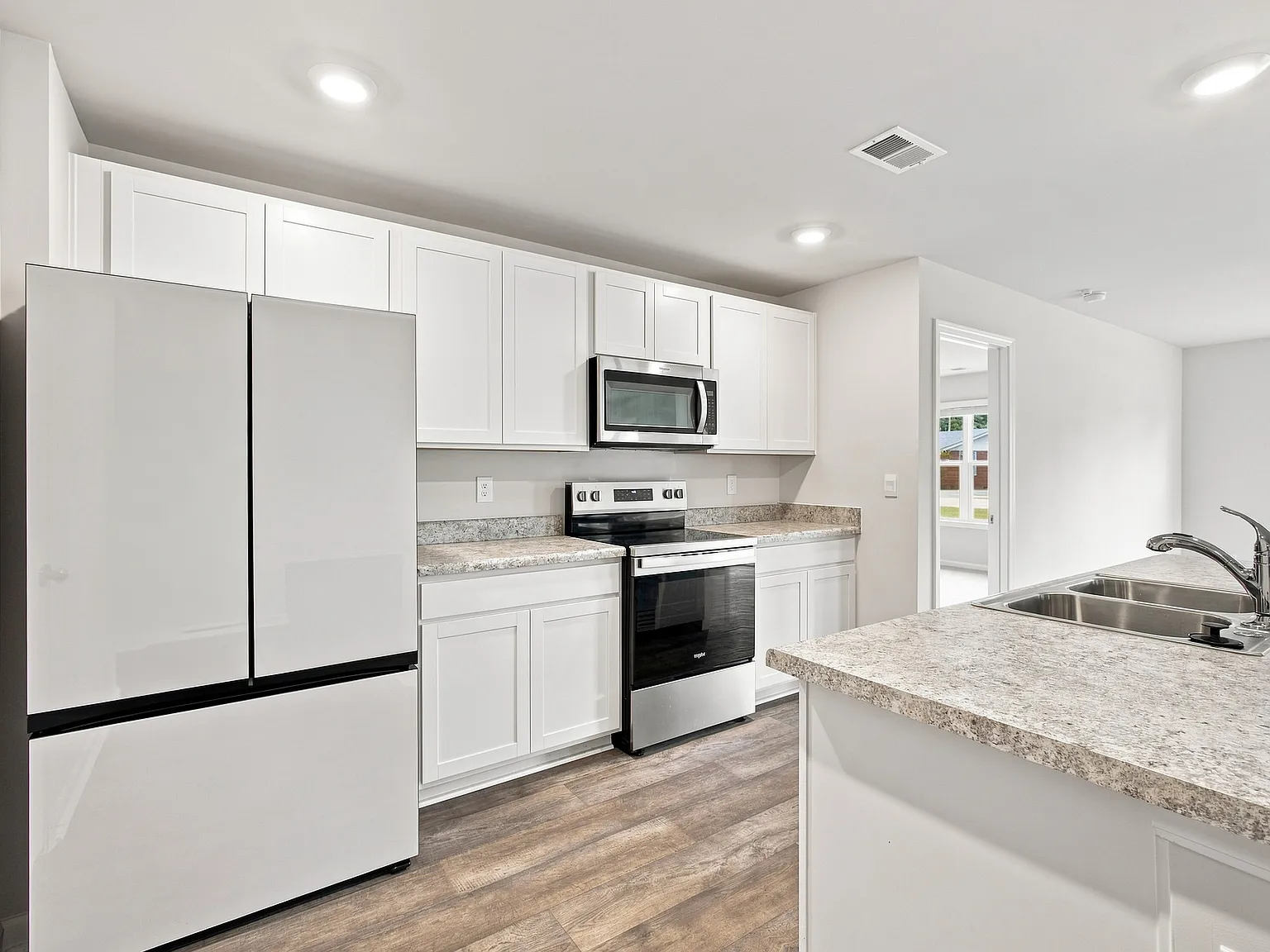 3 bed, 1618 sqft, $2,300 — Photo 4