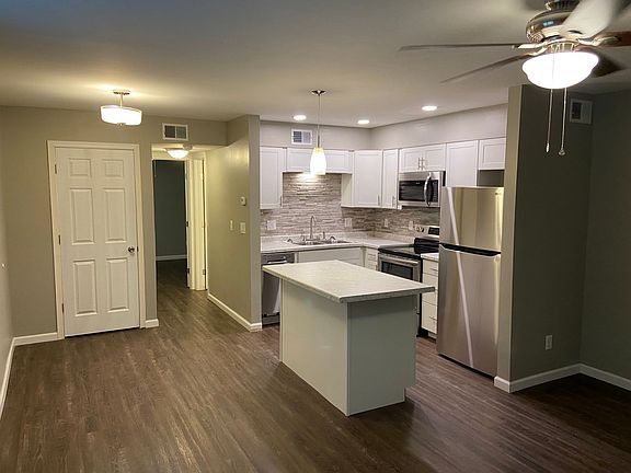 4th image of 904 Georgian Dr APT D