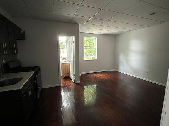 3rd image of 819 Westside Ave #3