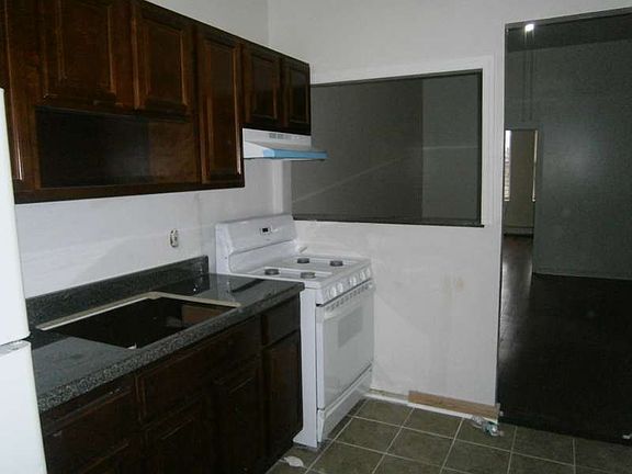 2nd image of 818 Macon St #6