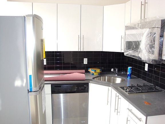 4th image of 386 Sackett St #2