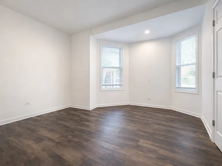 3809 S Lowe Ave #2R — Photo 1